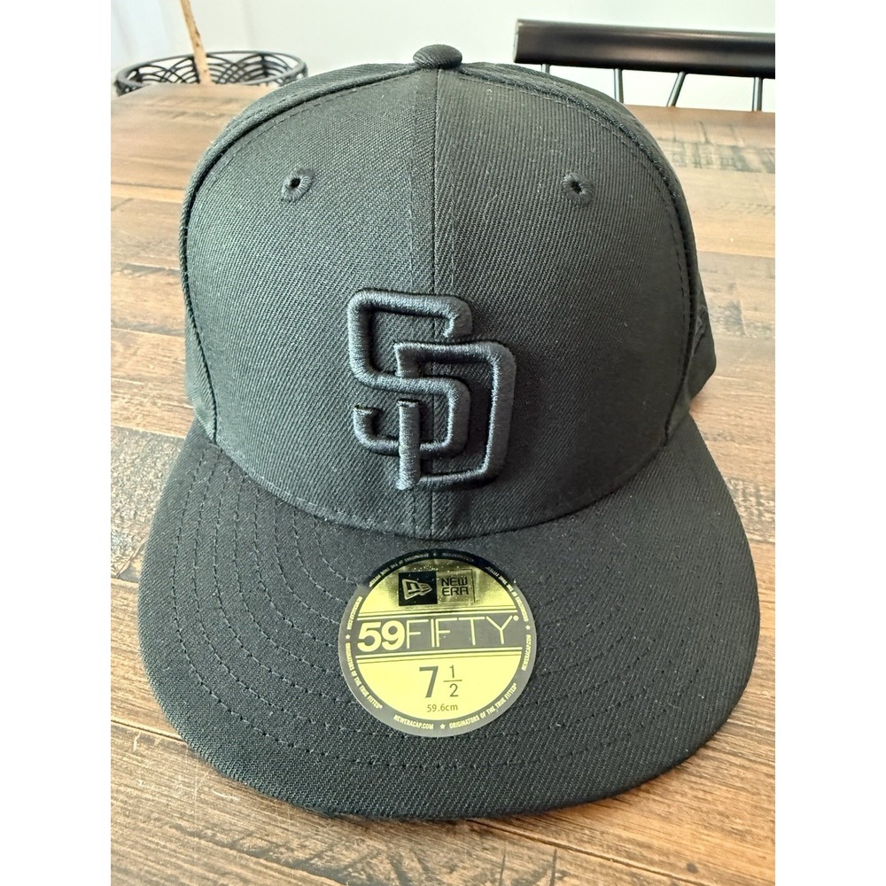 New Era 59Fifty Sz 7 1/2 Black on Black San Diego Padres Gray Under Visor Fitted